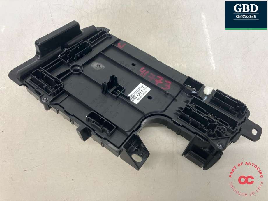 Styreenhet comfort (BCM) til Tesla Model Y 2021-2024 (Type I)  (1497847-02-D|1657648-02-A|1497847-10-D)