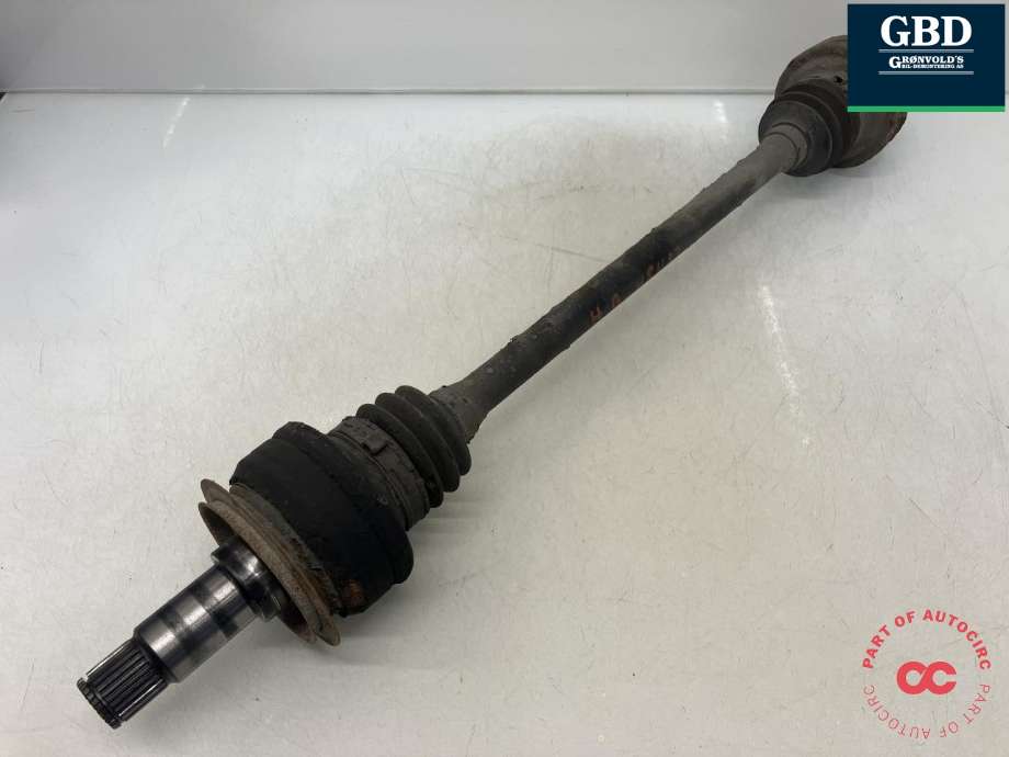Drivaksel høyre bak, diesel/automat til Mercedes C-Klasse 2007-2011 (Fase 1) (W204) (W204) (A 204 350 84 23|A 204 350 21 10|)