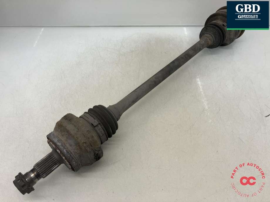 Drivaksel venstre bak, diesel/automat til Mercedes C-Klasse 2007-2011 (Fase 1) (W204) (W204) (A 204 350 84 23|A 204 350 21 10|)