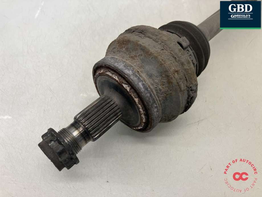 Drivaksel venstre bak, diesel/automat til Mercedes C-Klasse 2007-2011 (Fase 1) (W204) (W204) (A 204 350 84 23|A 204 350 21 10|)