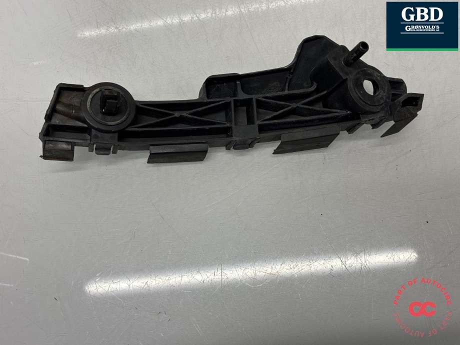 Støtfanger foran feste høyre til Mazda 6 2010-2013 (Type II, Fase 2) (GS1D500U1G|)