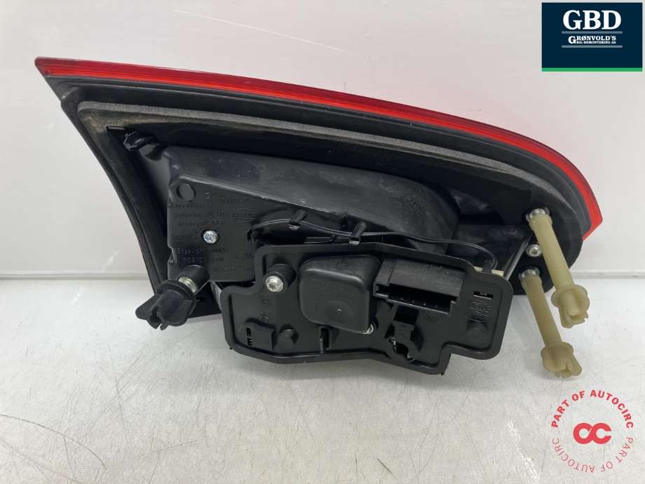 Baklykt høyre indre til Ford S-Max 2010-2015 (Type I, Fase 2)  (HELLA|1747110|AM21-13A602-AD|2TZ 010307-02)