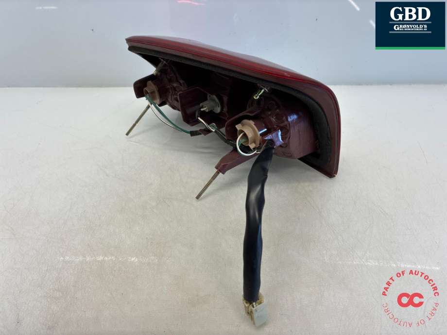 Baklykt venstre til Toyota RAV4 2000-2006 (Type II)  (8156142040|)