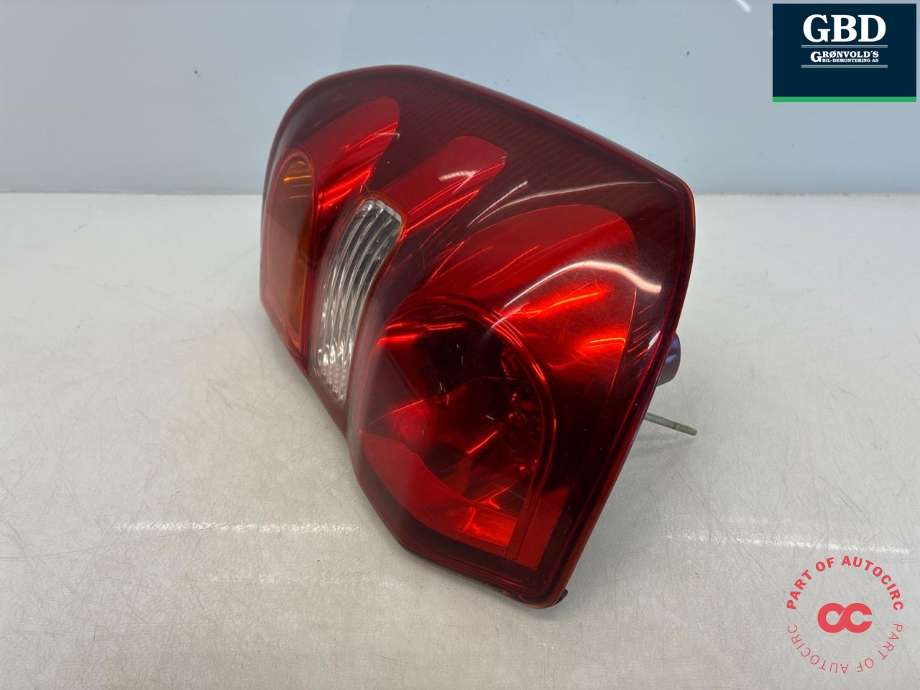 Baklykt venstre til Toyota RAV4 2000-2006 (Type II)  (8156142040|)