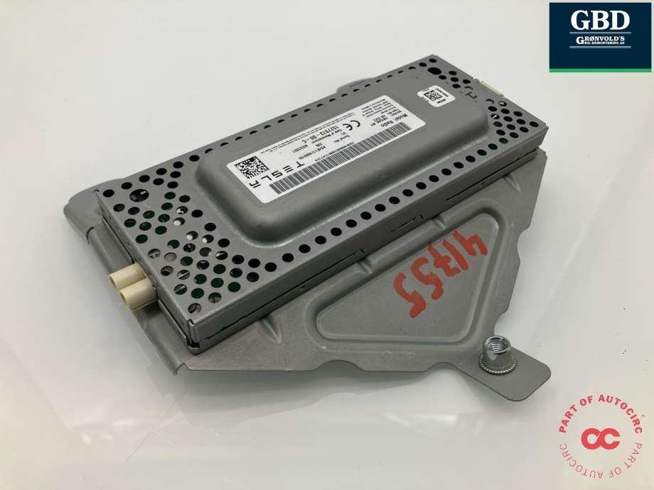Bilstereo diverse til Tesla Model Y 2021-2024 (Type I)  (1527973-00-E|1527973-00-C|)