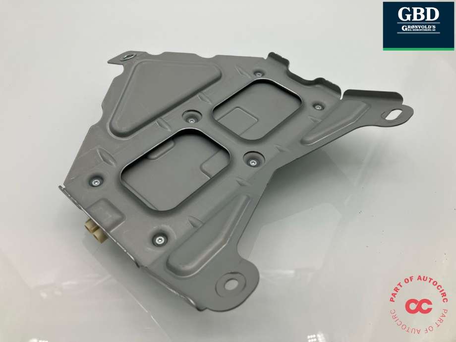 Bilstereo diverse til Tesla Model Y 2021-2024 (Type I)  (1527973-00-E|1527973-00-C|)