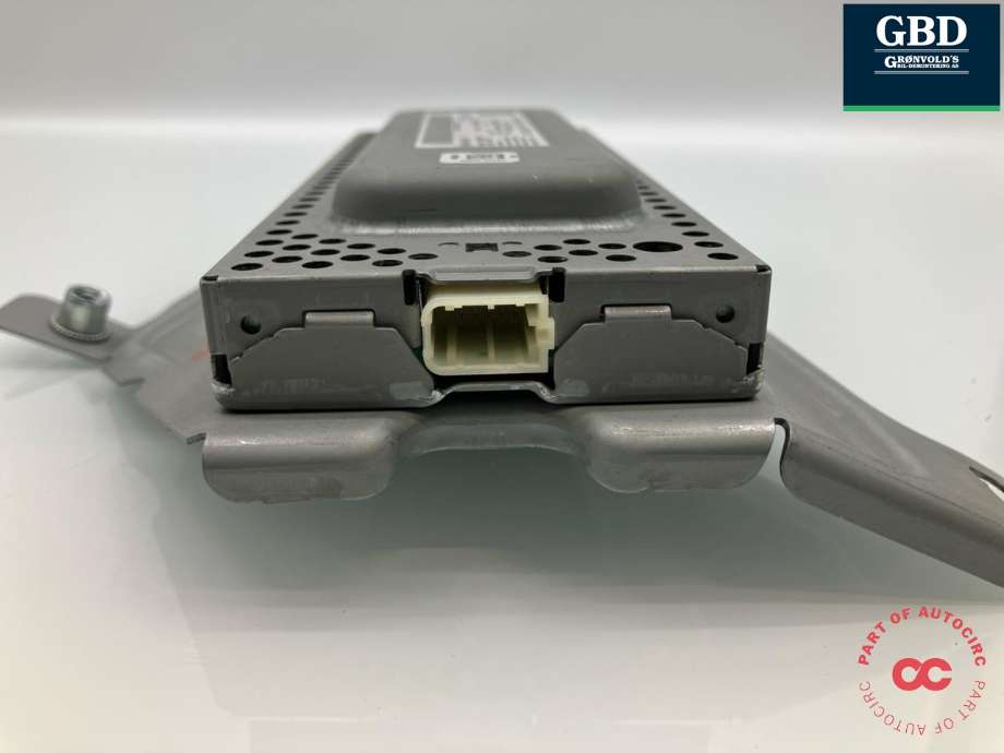 Bilstereo diverse til Tesla Model Y 2021-2024 (Type I)  (1527973-00-E|1527973-00-C|)