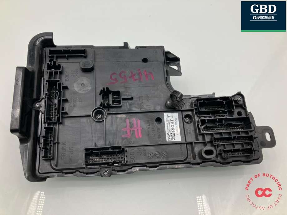 Styreenhet comfort (BCM) til Tesla Model Y 2021-2024 (Type I)  (1497846-02-F|1497846-01-F|)