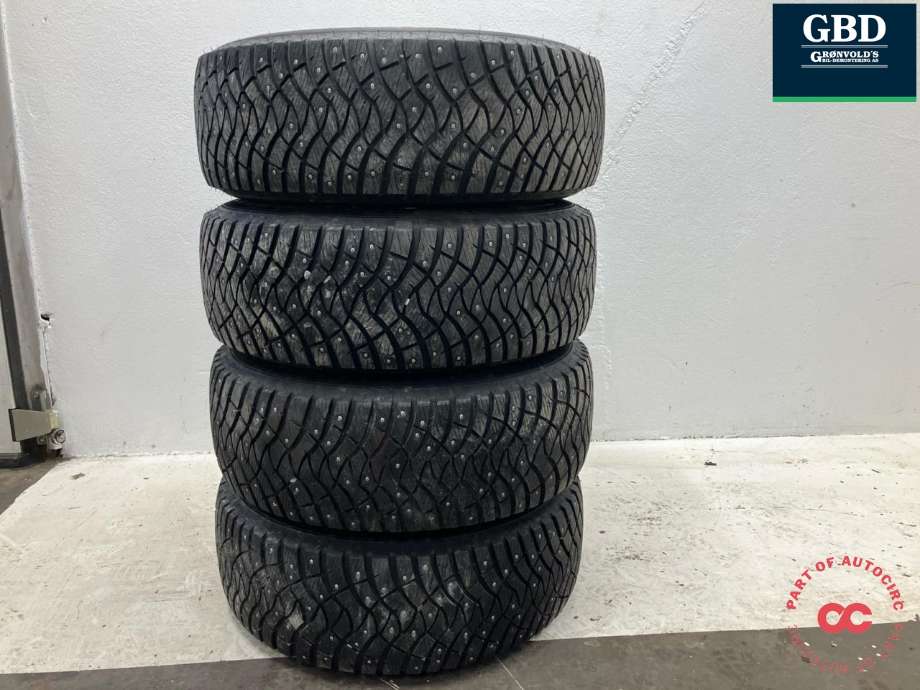 Hjulsett aluminium vinter til Toyota Land Cruiser 120 2002-2009  (FALKEN|WINTERPEAK F-ICE 1 PIGG|265/65R17 | PROD 25 | 9MM|8JX17 | ET 22)