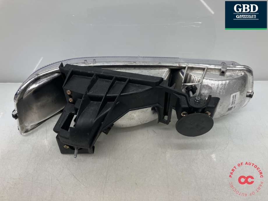Frontlykt venstre halogen til Chevrolet Silverado 2002-2006  (16526133|GM159-B001L|)