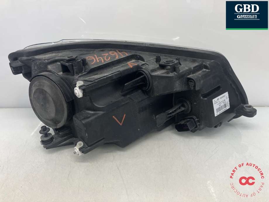 Frontlykt venstre halogen til VW Caddy 2010-2015 (Type III, Fase 2)  (HELLA|2K5 941 005 A|1EL 010 551-01|)