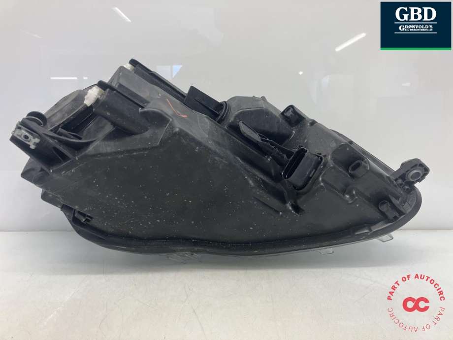 Frontlykt venstre halogen til VW Caddy 2010-2015 (Type III, Fase 2)  (HELLA|2K5 941 005 A|1EL 010 551-01|)
