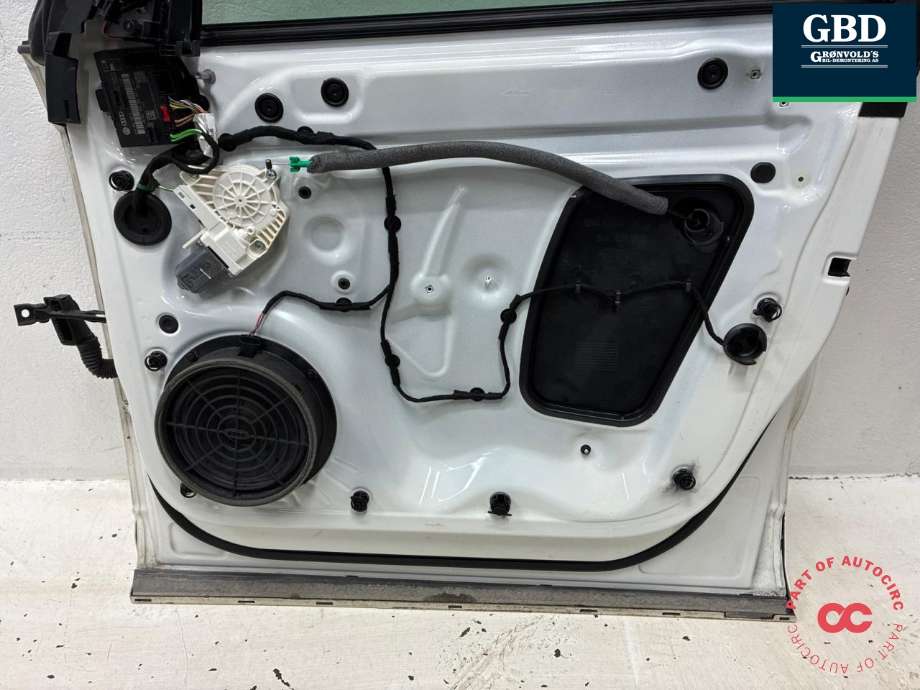 Dør høyre foran til Audi Q3 2011-2014 (Type I, Fase 1) (8U0 831 052 C|8U0 831 052 B|)