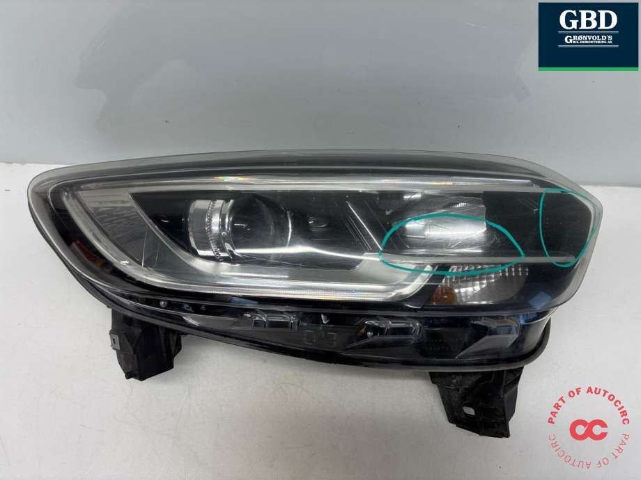 Frontlykt høyre halogen til Renault Kadjar, 2015-->>  (26 01 039 03R)