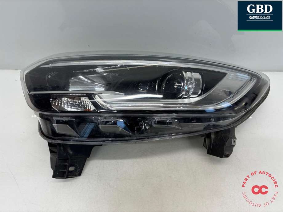 Frontlykt venstre halogen til Renault Kadjar, 2015-->>  (26 06 004 79R)