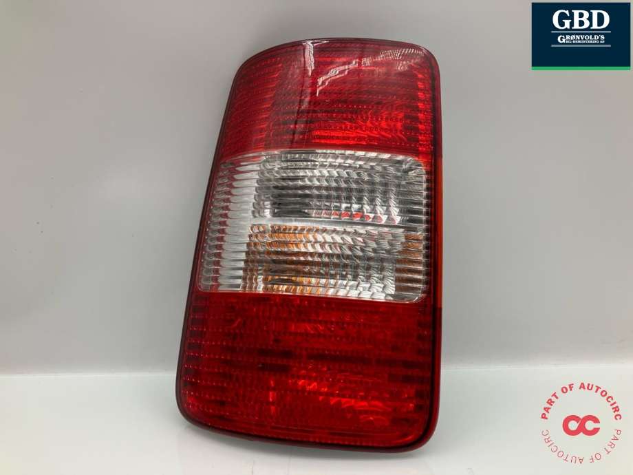 Baklykt venstre til VW Caddy, 2004-2010 (Type III, Fase 1)  (2K0 945 095 P)