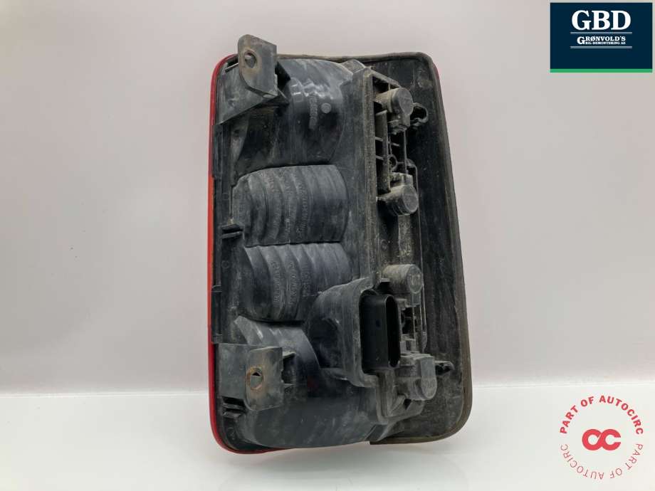 Baklykt venstre til VW Caddy 2004-2010 (Type III, Fase 1)  (2K0 945 095 P|2K0 945 111 A|)