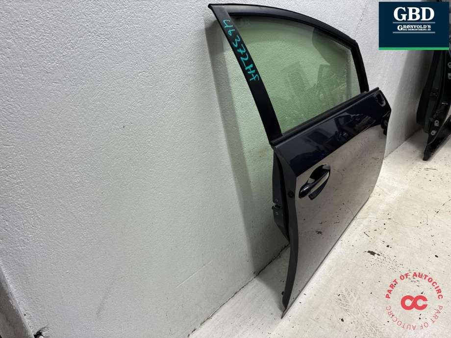 Dør høyre foran til Toyota Prius +7 2012-2020 (Type III) (stasjonsvogn) (stasjonsvogn) (6700147071|6700147070|)