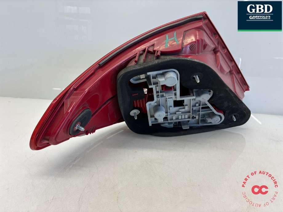 Baklykt høyre til Mercedes C-Klasse 2007-2011 (Fase 1) (W204) (W204) (A 204 906 86 02|A 204 820 30 64|)