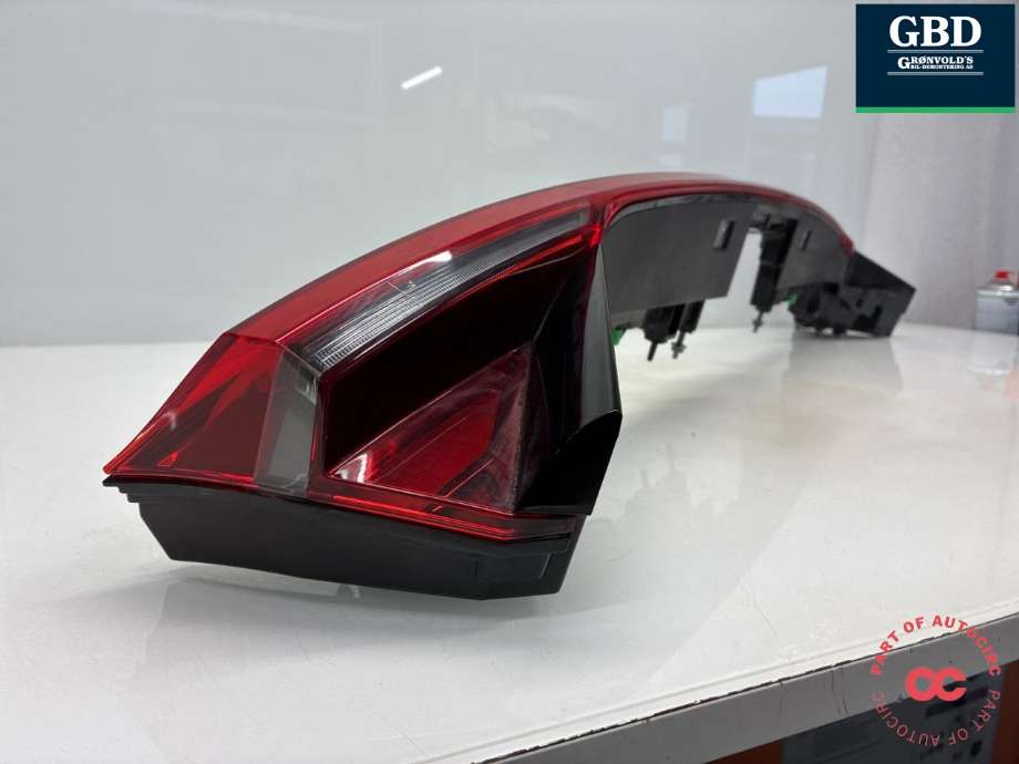 Baklykt midtre til Audi e-tron GT 2021-->> (4J3 945 095|)