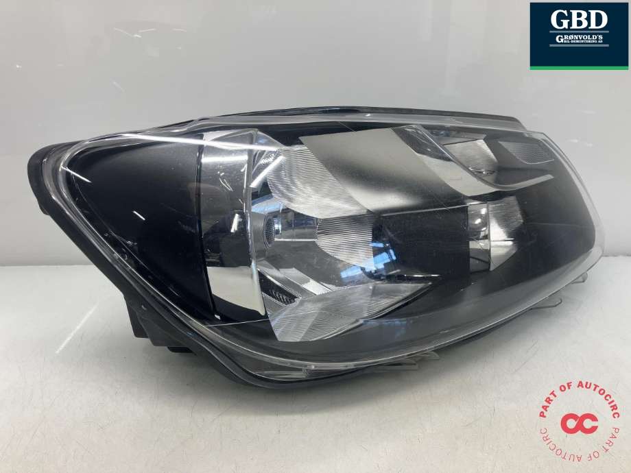 Frontlykt høyre halogen til VW Caddy 2010-2015 (Type III, Fase 2) (HELLA|2K5 941 006 A|1EL 010 551-02|)