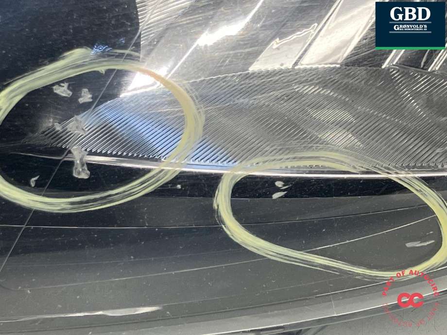 Frontlykt venstre halogen til VW Caddy 2010-2015 (Type III, Fase 2)  (HELLA|2K5 941 005 A|1EL 010 551-01|)