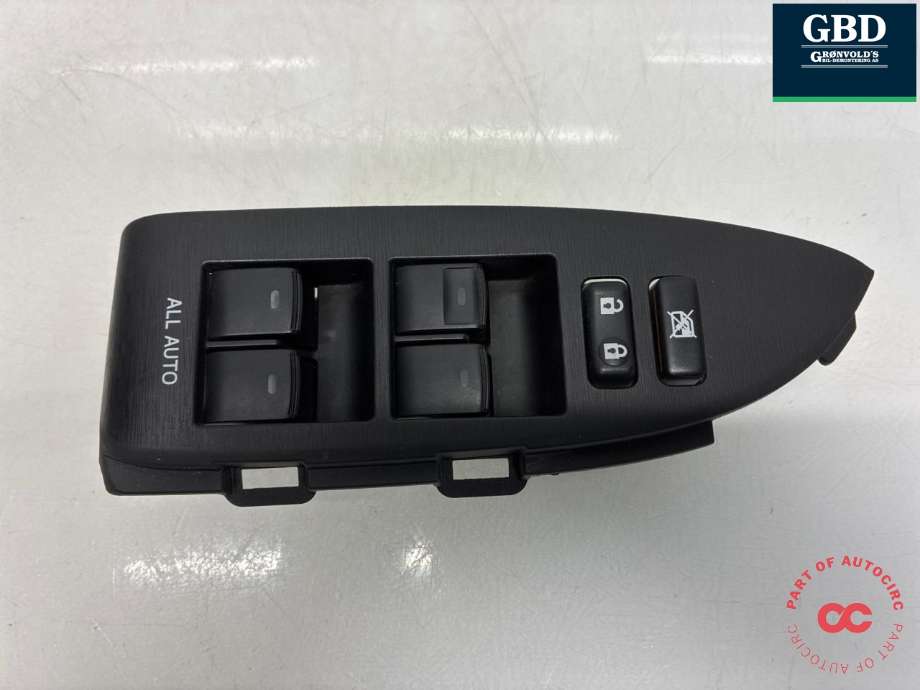Bryter ruteheis førerdørspanel til Toyota Prius +7, 2012-2020 (Type III) (stasjonsvogn) (stasjonsvogn) (8404033100)