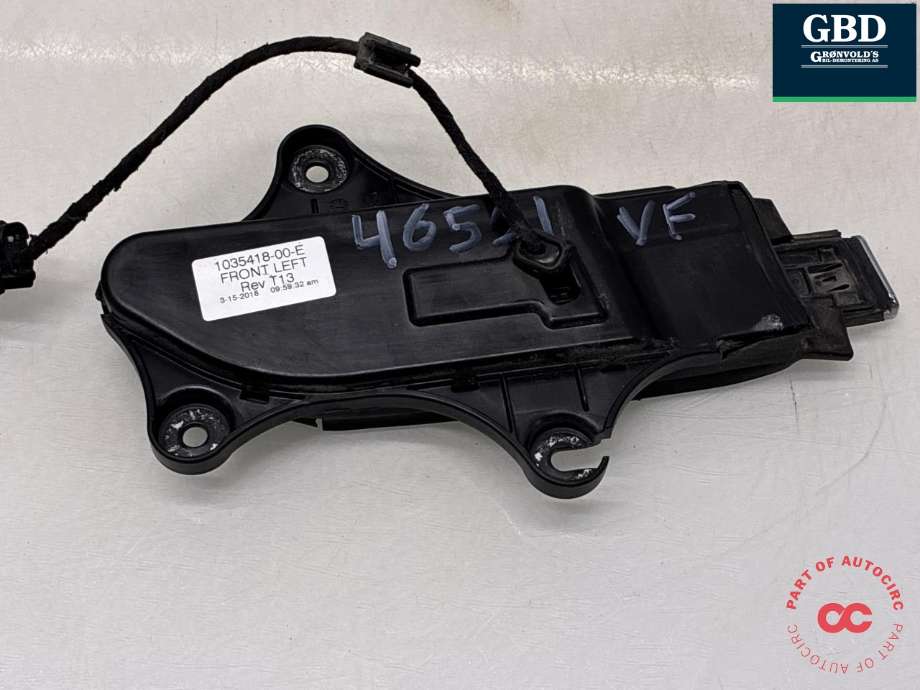 Dørhåndtak utv venstre foran til Tesla Model X 2016-->>  (1035418-00-E|1035418-00-C | 1035418-99-D|1627607-00-A)