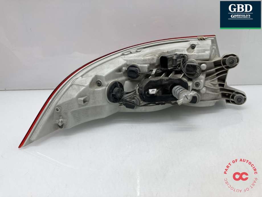 Baklykt høyre ytre til Jaguar XE 2015-->>  (T4N39457|GX7313404AK|T4N7912  | GX7313404AF)