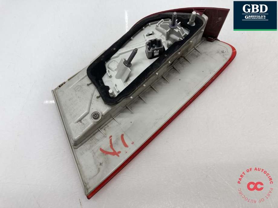 Baklykt venstre indre til Jaguar XE 2015-->> (T4N39463|GX7315K273AH|T2H1056 | GX7315K273AG)