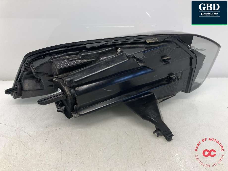 Baklykt høyre ytre til Peugeot e-2008 2019-->>  (98 381 904 80|)