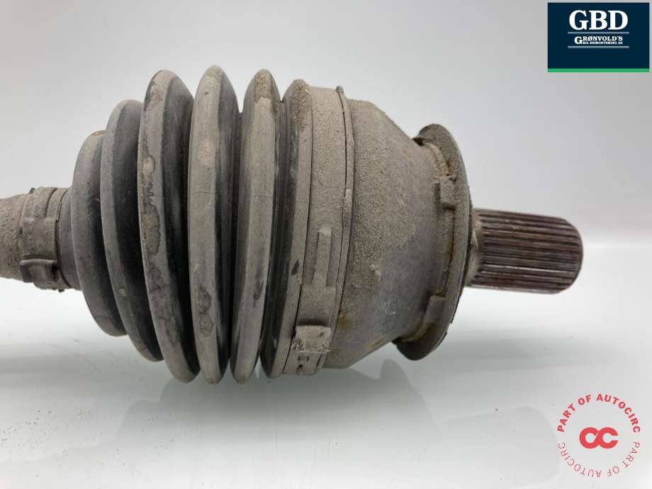 Drivaksel høyre foran, diesel/automat til Mercedes GLA 2014-2020 (X156) (X156) (A 246 330 17 01|A 246 330 95 00|)