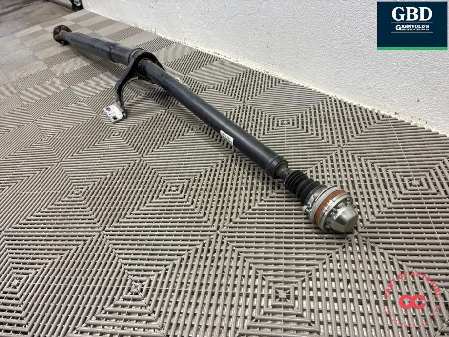 Mellomaksel til Mercedes GLA 2014-2020 (X156) (X156) (A 176 410 01 00|A 246 410 00 00|)