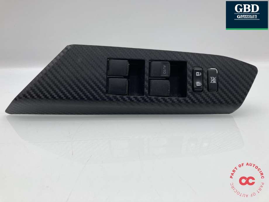 Bryter ruteheis førerdørspanel til Toyota RAV4 2013-2015 (Type IV, Fase 1)  (8482042210|74232-42120|)
