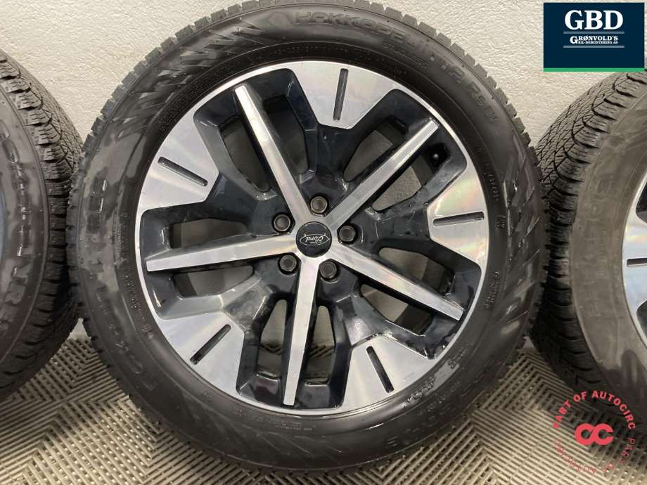 Hjulsett aluminium vinter til Ford Explorer EV 2024-->> (NOKIAN PIGGFRI|HAKKAPELITA R5 EV|2STK 8JX19H2 ET45 2STK 8.5JX19H2 ET40)