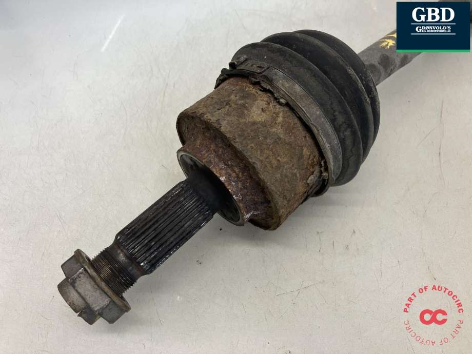 Drivaksel høyre foran, diesel/automat til Mercedes V-Klasse 2014-->> (W447) (W447) (A 447 330 48 00|A 447 330 23 00|)