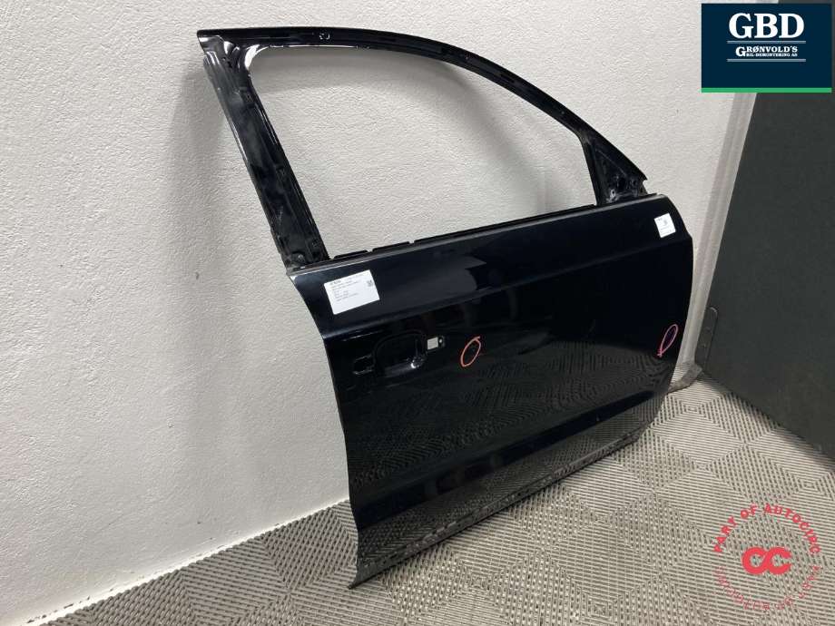 Dør høyre foran til Audi Q3 2011-2014 (Type I, Fase 1) (8U0 831 052 C|8U0 831 052 B|)