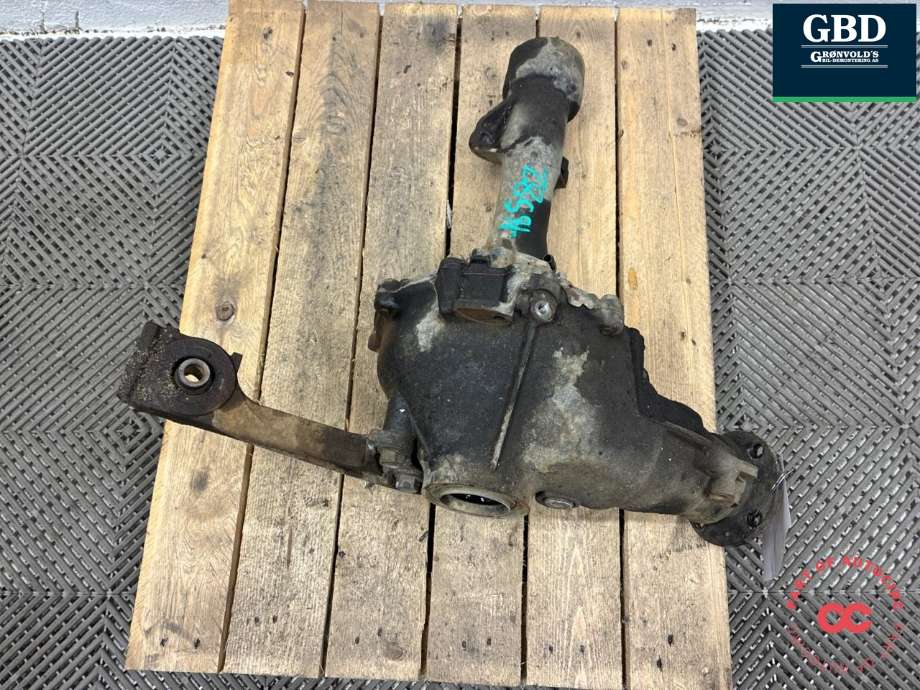 Kardang klokke foran til Toyota Land Cruiser 120 2002-2009 (411103D432|411103D430|)