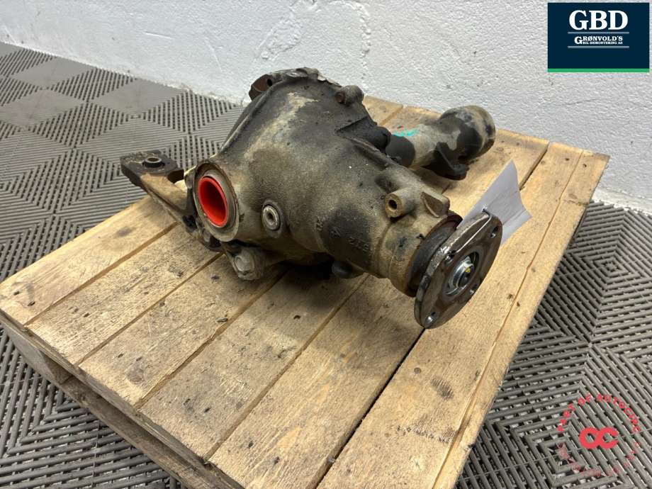 Kardang klokke foran til Toyota Land Cruiser 120 2002-2009 (411103D432|411103D430|)