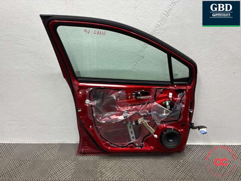 Dør venstre foran til Suzuki SX4 S-CROSS 2013-->> (Type II) (68002-63T00-000|)