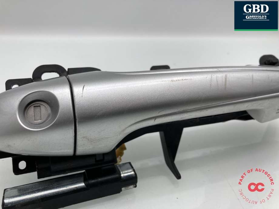 Dørhåndtak utv venstre foran til Toyota RAV4 2013-2015 (Type IV, Fase 1)  (6921042100B0|6920242040|)