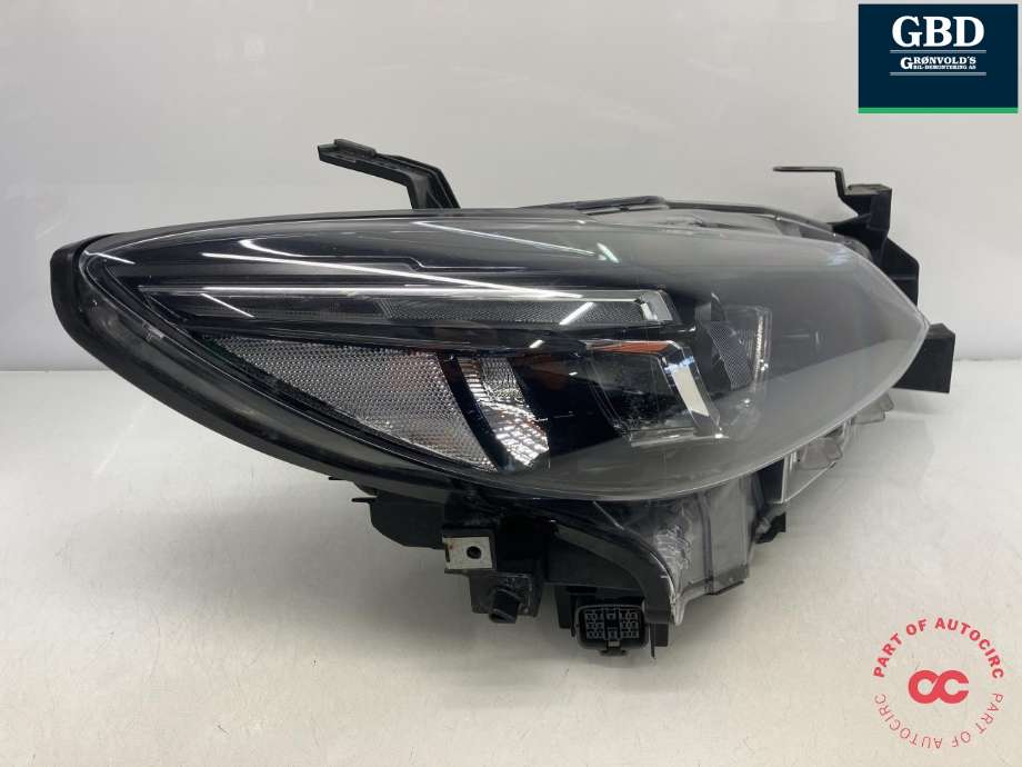 Frontlykt høyre halogen til Mazda 6 2015-2018 (Type III, Fase 2)  (GMH351031F|)