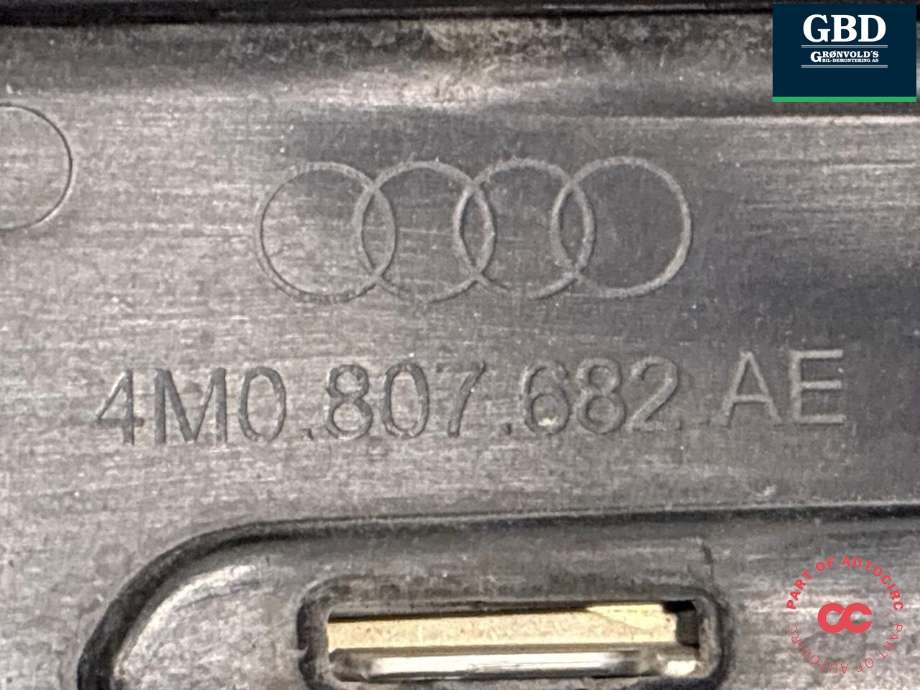 Grill høyre til Audi Q7 2015-->> (Type II) (4M0 807 682 AG MX3|)