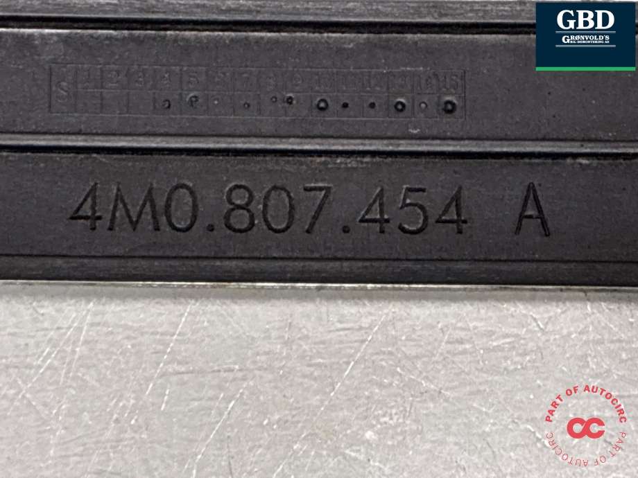 Støtfanger bak feste til Audi Q7 2015-->> (Type II) (4M0 807 454 A|)