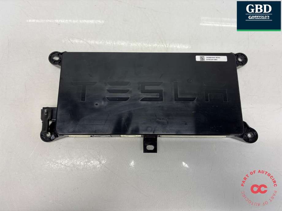 Styreenhet comfort (BCM) til Tesla Model X 2016-->> (1043900-00-E|1043900-10-D|)