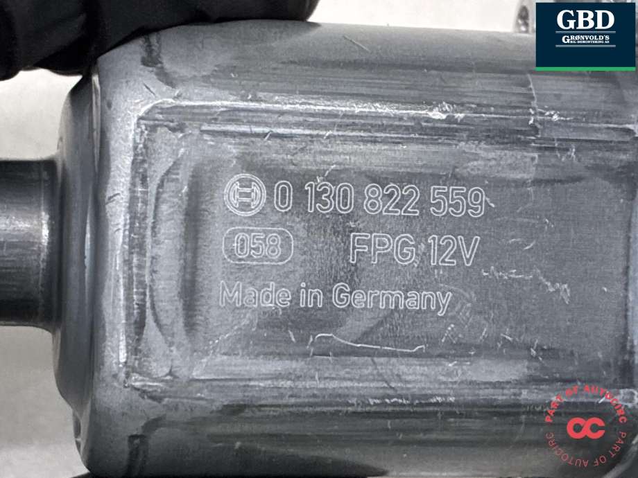 Ruteheis, kun motor, høyre foran til Mercedes Vito 2014-->> (W447) (W447) (A 447 906 36 00|0130822559|)