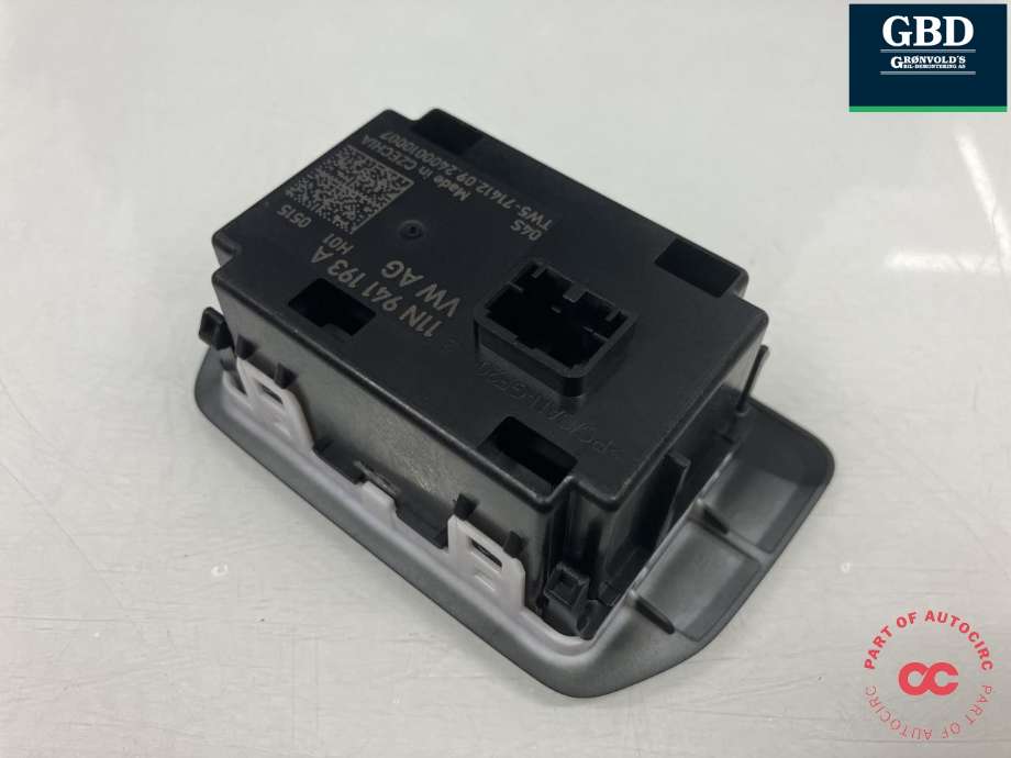 Bryter lys til Ford Explorer EV 2024-->>  (2708902|VWR2KA-13D061-GA1HDV|11N 941 193 A)