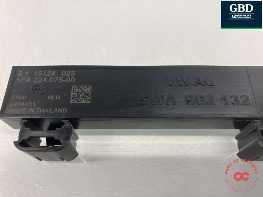 Antenne til Ford Explorer EV 2024-->> (HELLA|2721515|VWR2KA-15603-BB|5WA 962 132| 5FA 224.075-00)