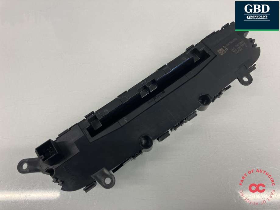 Bilstereo navigasjon betjeningspanel til Mercedes V-Klasse 2014-->> (W447) (W447) (A 447 900 02 08  9J01|A 447 900 94 03  9J01|A 447 905 37 00)