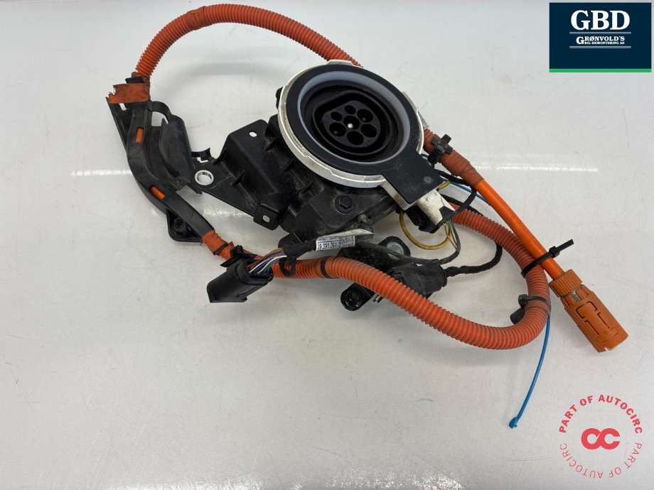 Batterilader inntak/luke til BMW 3-Serie 2012-2018 (F30/F31/F34) (F30/F31/F34) (61 12 6 824 111|)